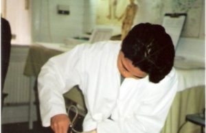 “Đặc trị chứng co rút tay chân trong bại liệt” (Tư Liệu)