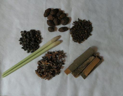 Túi chườm “Ngũ Vị Bài Ôn Dịch”-liệu pháp Đông Y hỗ trợ chống lây lan dịch bệnh từ Lương Y Lê Thuận Nghĩa